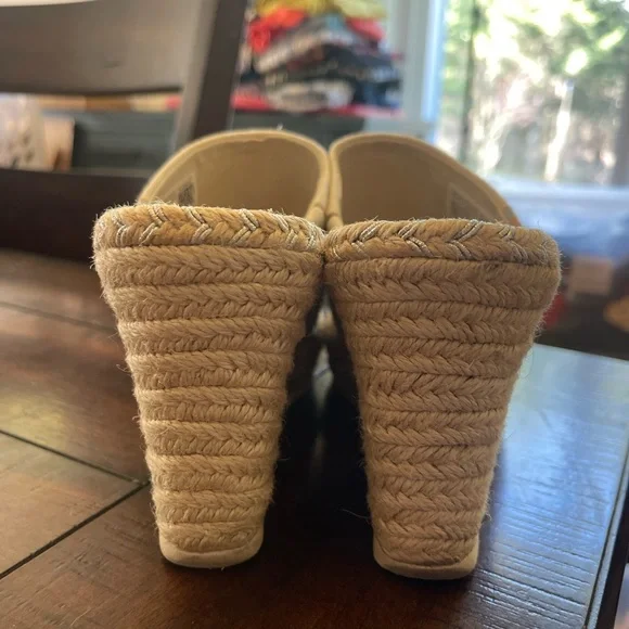 TOMS Beige Wedge Espadrille Sandals, size 9 - Picture 3 of 6